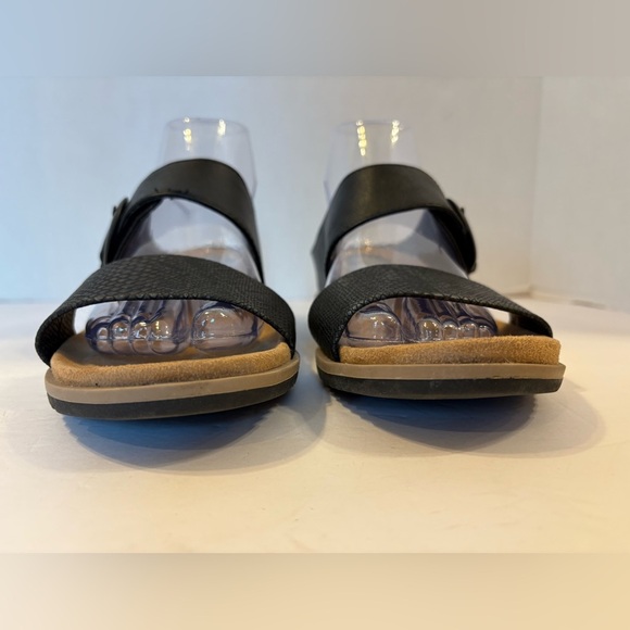 Eurosoft by Sofft black 2 band sandals size 8M - Picture 6 of 10